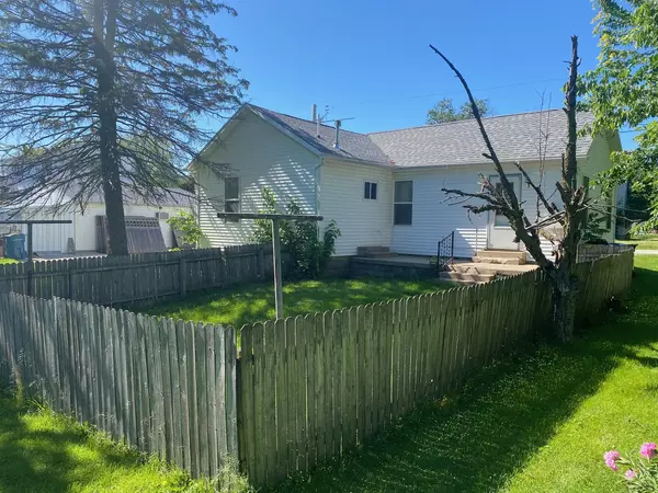 Earlville, IL 60518,405 Maple ST