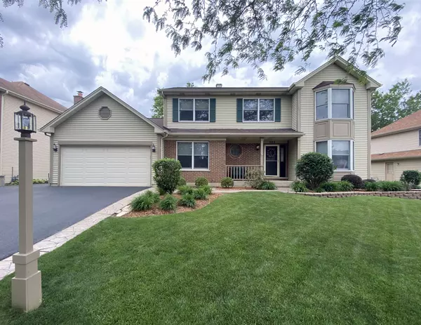 888 Hampton DR, Carol Stream, IL 60188