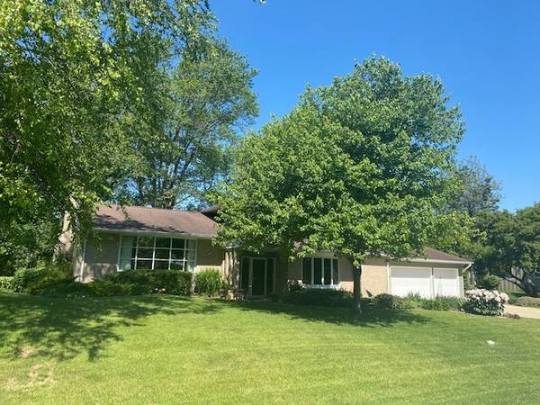 520 Willow LN, Geneva, IL 60134