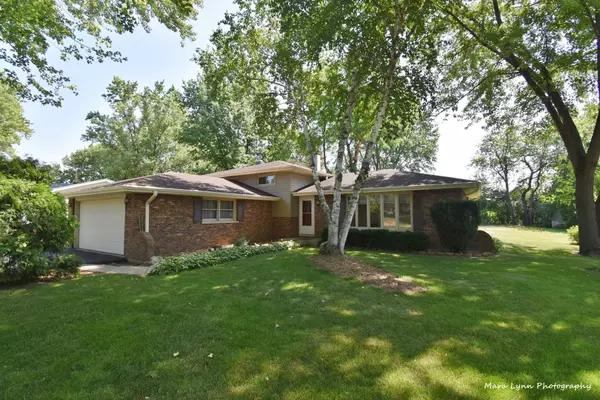 3N249 Joan DR, St. Charles, IL 60175