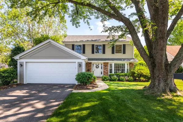 520 Bayberry LN, Naperville, IL 60563