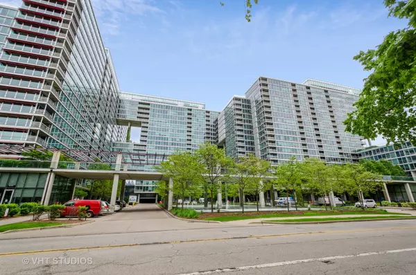 9715 Woods DR #1105, Skokie, IL 60077