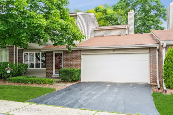 32 Pebblewood TRL, Naperville, IL 60563