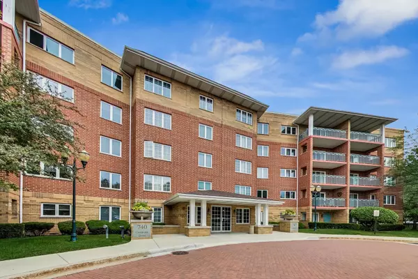 740 Creekside DR #106, Mount Prospect, IL 60056