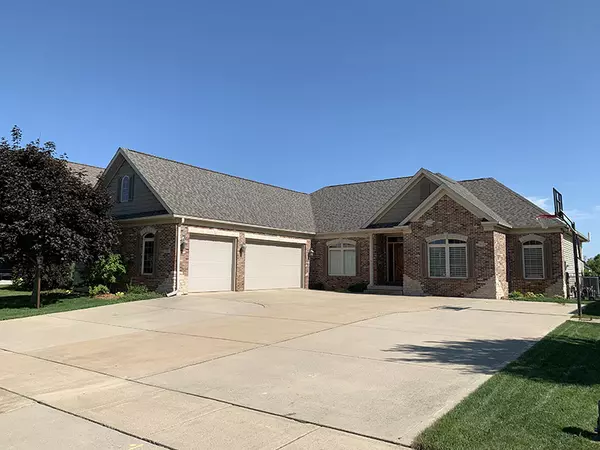 1103 E WHITE OAK RD, Mahomet, IL 61853