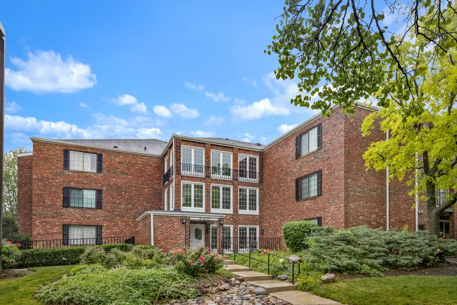 520 Biesterfield RD #109E, Elk Grove Village, IL 60007