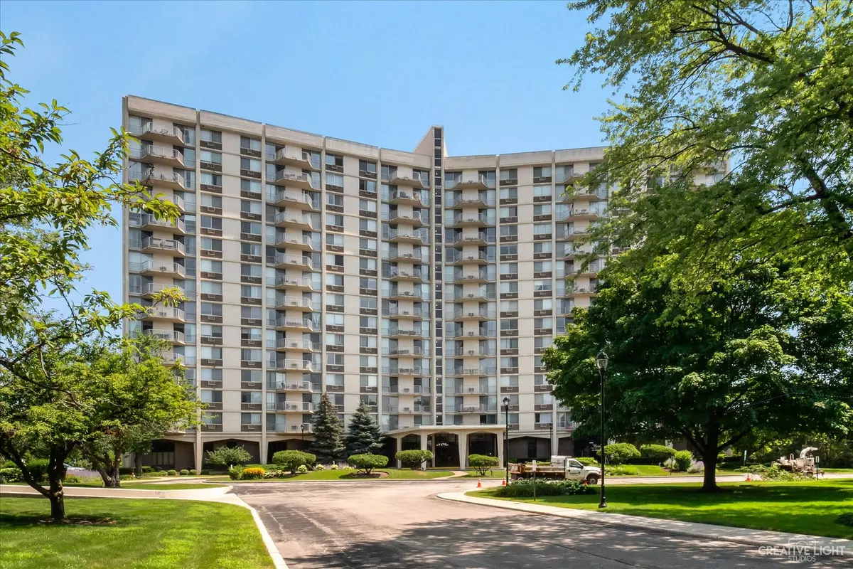 Oak Brook, IL 60523,40 N Tower RD #14A