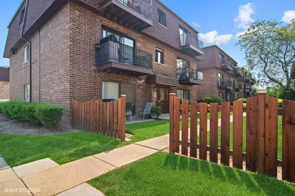 9803 Bianco TER #F, Des Plaines, IL 60016