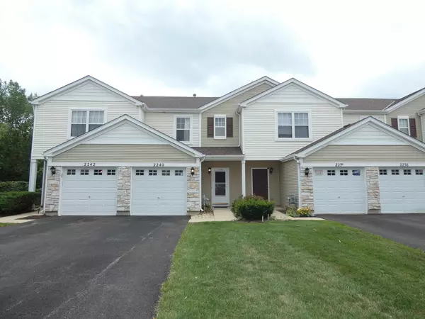 2240 Flagstone LN, Carpentersville, IL 60110