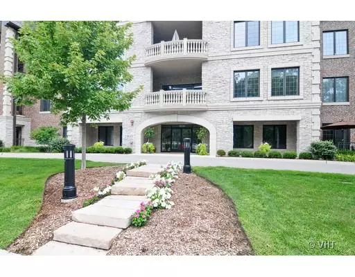 1800 Amberley CT #112, Lake Forest, IL 60045