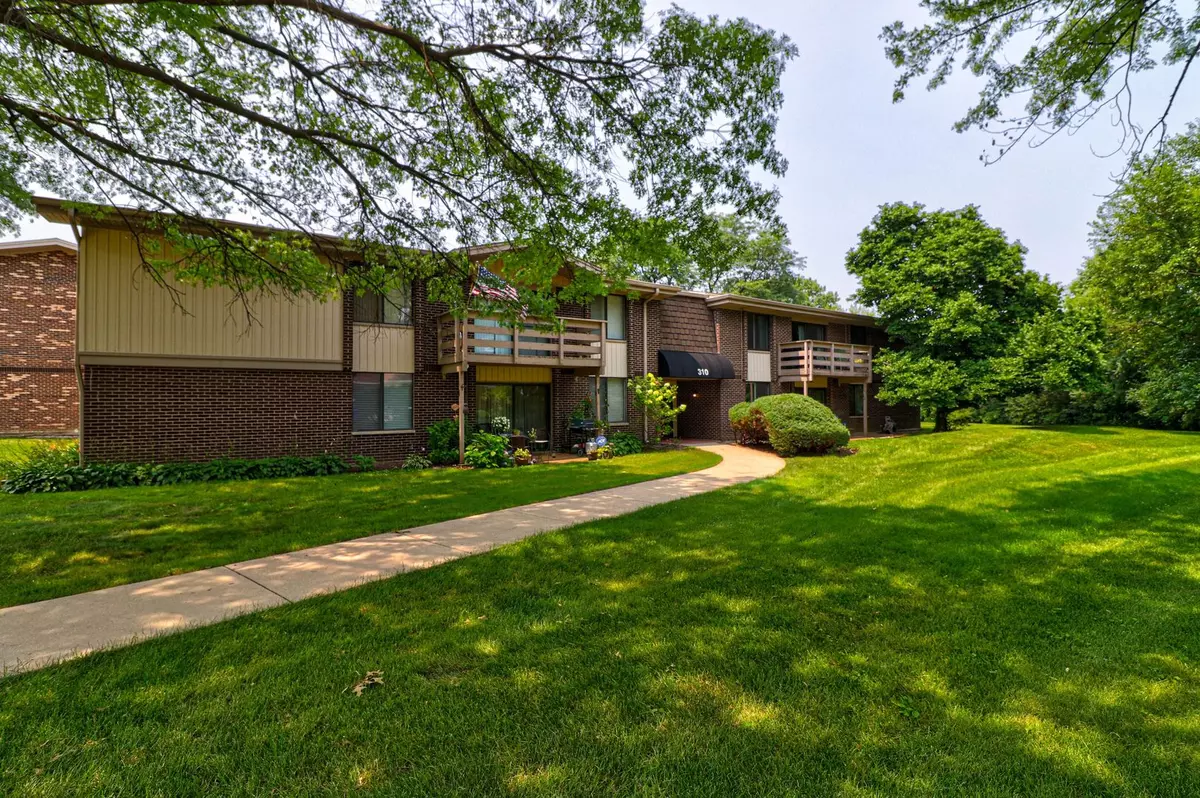 Glen Ellyn, IL 60137,310 Greenbriar RD #2A