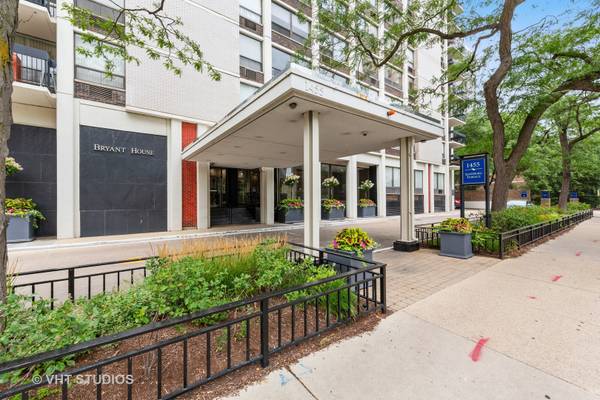 1455 N Sandburg TER #1101, Chicago, IL 60610