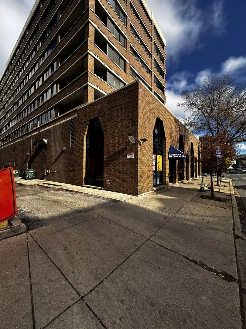 Chicago, IL 60614,702 W DIVERSEY Pkwy