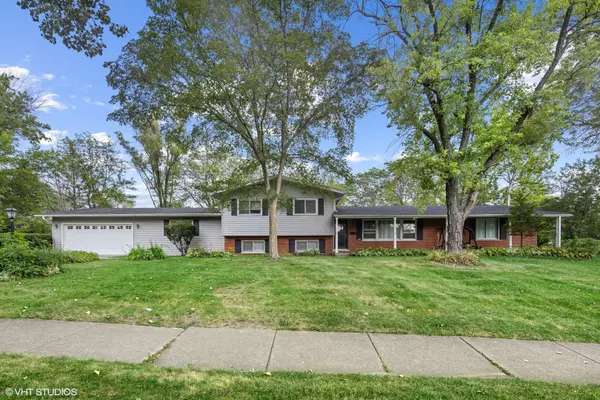 5833 Elm ST, Lisle, IL 60532