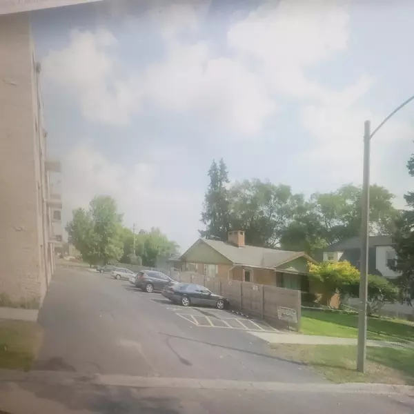 7335 Oakwood AVE W #P-10, Lyons, IL 60534