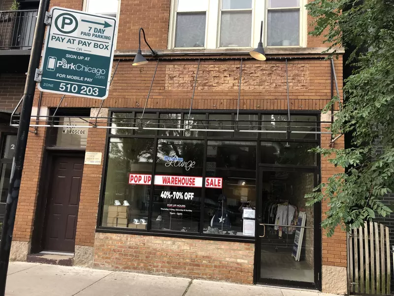 2037 W Roscoe ST, Chicago, IL 60618