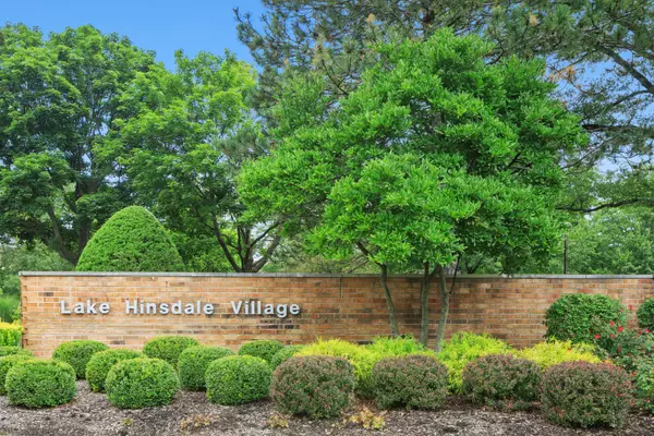 Willowbrook, IL 60527,101 Lake Hinsdale DR #211