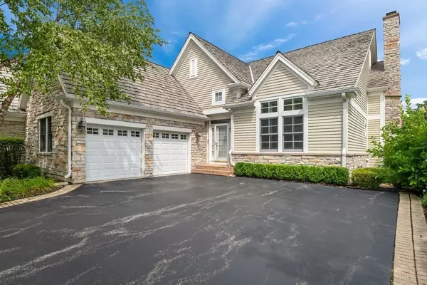 85 S Asbury CT, Lake Forest, IL 60045