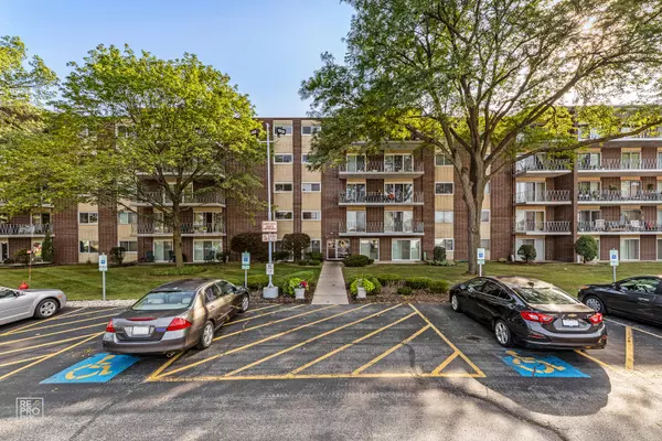 2900 Maple AVE #4D, Downers Grove, IL 60515