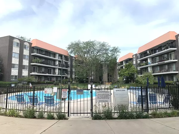 Skokie, IL 60077,4900 Foster ST #301