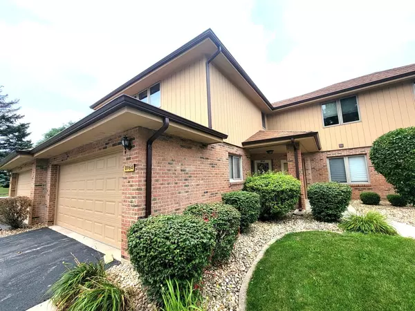 8966 Silverdale DR #8D, Orland Park, IL 60462