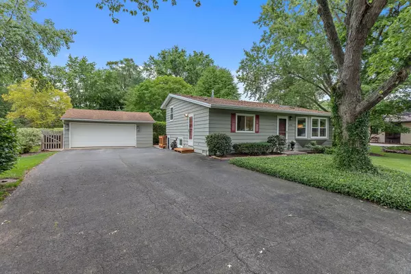 Libertyville, IL 60048,15590 W Birchwood LN