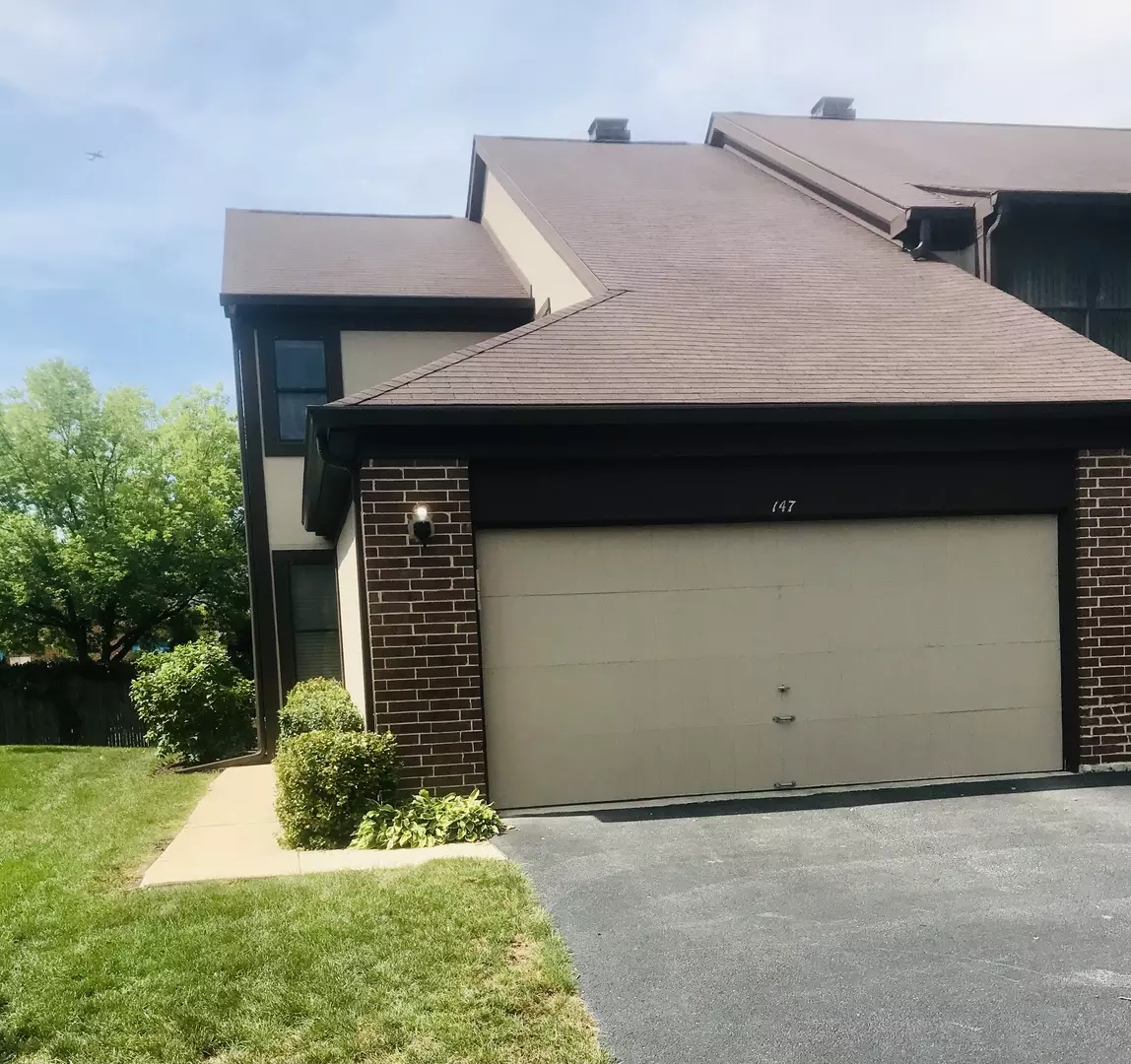 Wheeling, IL 60090,147 Shadowbend DR