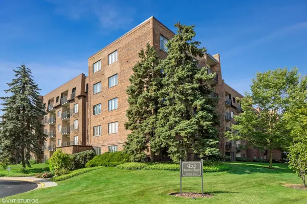 453 Raintree DR #5K, Glen Ellyn, IL 60137