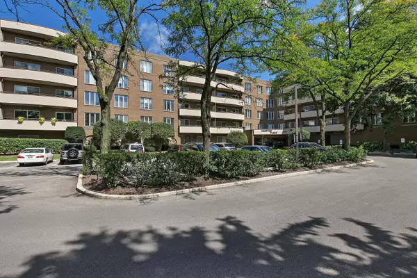 7201 N Lincoln AVE #305, Lincolnwood, IL 60712