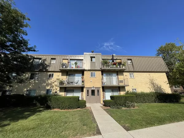 584 Fairway View DR #1J, Wheeling, IL 60090