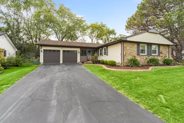 Buffalo Grove, IL 60089,541 Indian Spring LN