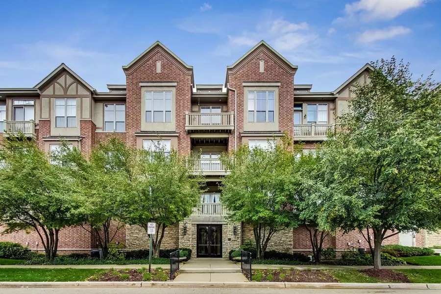 1781 Tudor LN #301, Northbrook, IL 60062