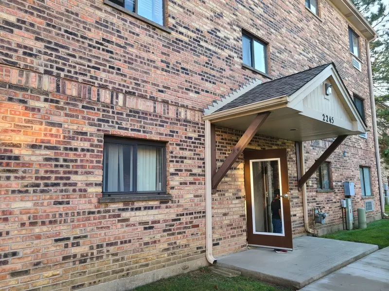 2245 NICHOLS RD #B, Arlington Heights, IL 60004
