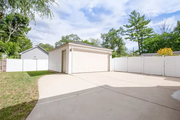 Round Lake Park, IL 60073,317 Clifton DR