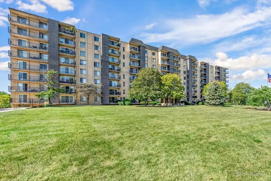 5400 Walnut AVE #406, Downers Grove, IL 60515