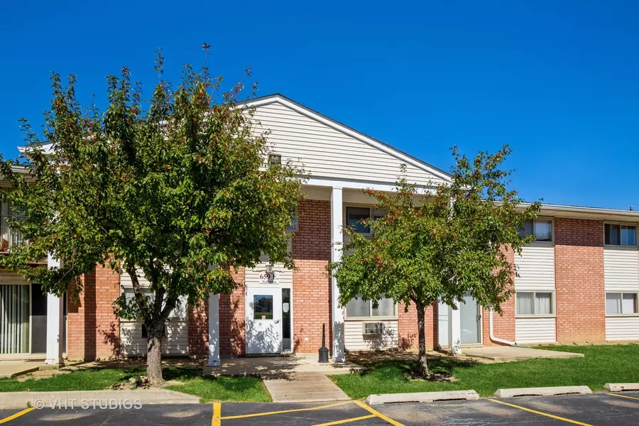 659 E Fullerton AVE #9-201, Glendale Heights, IL 60139