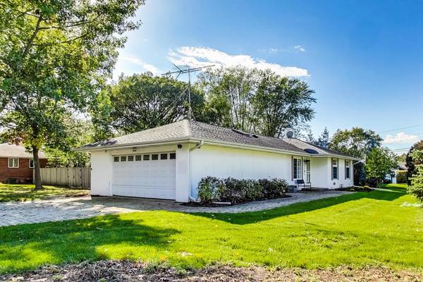 2415 Plum Tree RD, Lindenhurst, IL 60046