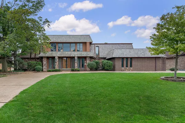 637 Berkshire CT, Downers Grove, IL 60516