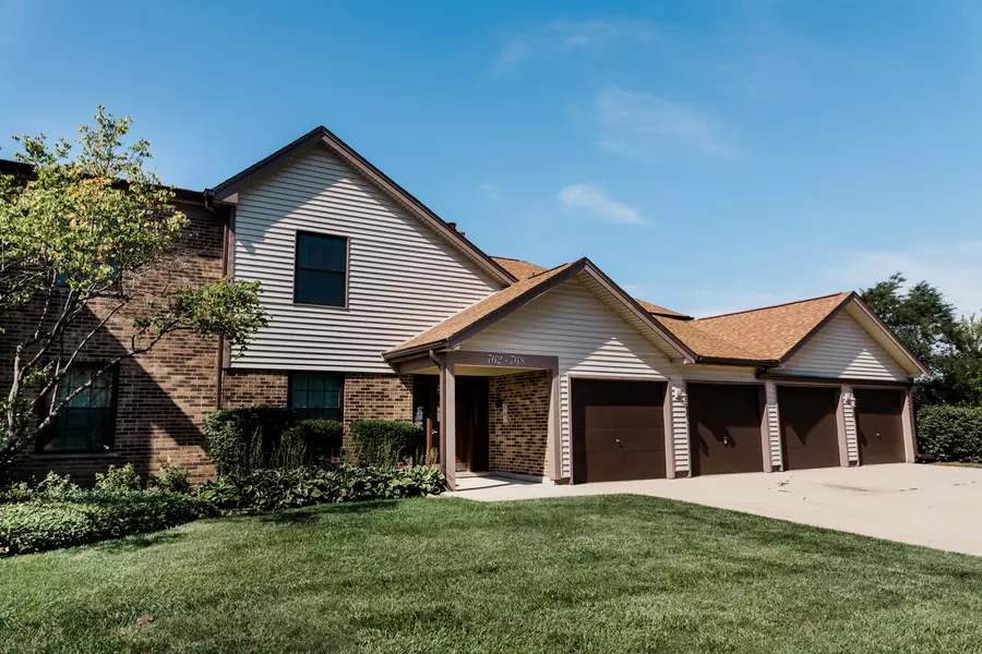 764 White Pine RD #6A2, Buffalo Grove, IL 60089