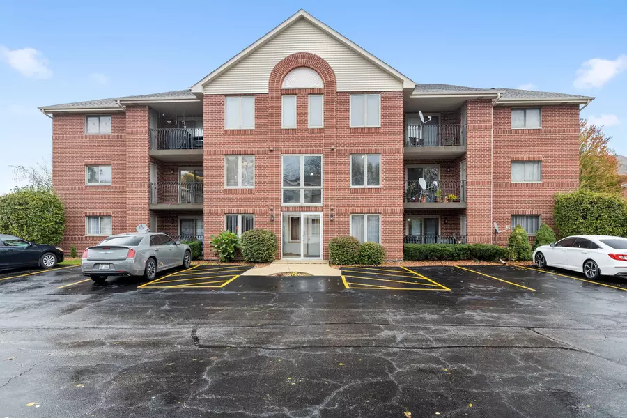 11103 W Cove CIR #1-2B, Palos Hills, IL 60465