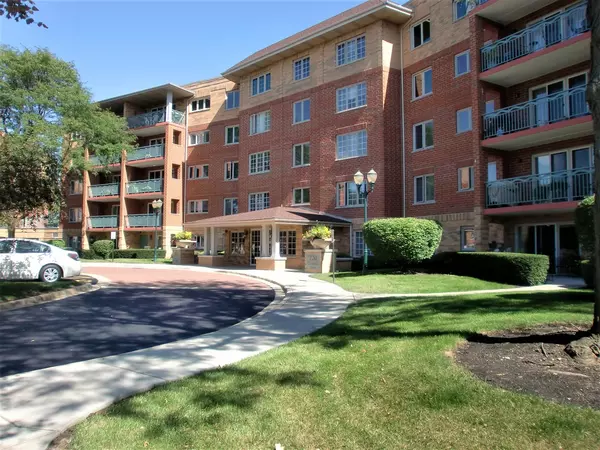 720 Creekside DR #203, Mount Prospect, IL 60056