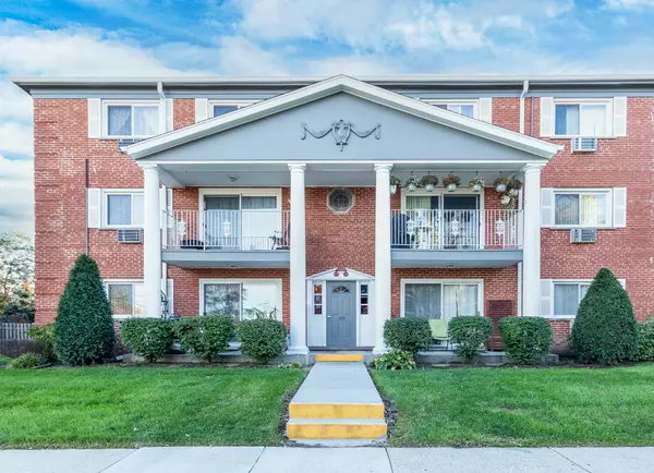 105 E Lillian AVE #1A, Arlington Heights, IL 60004