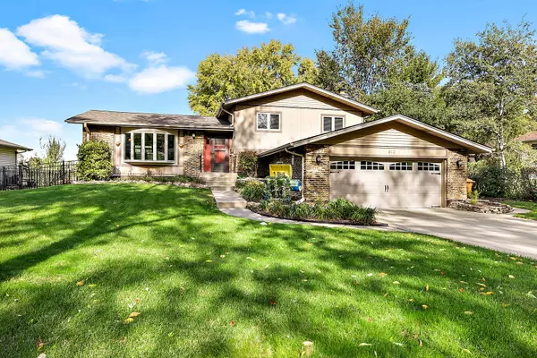 812 BONNIE BRAE DR, Downers Grove, IL 60516