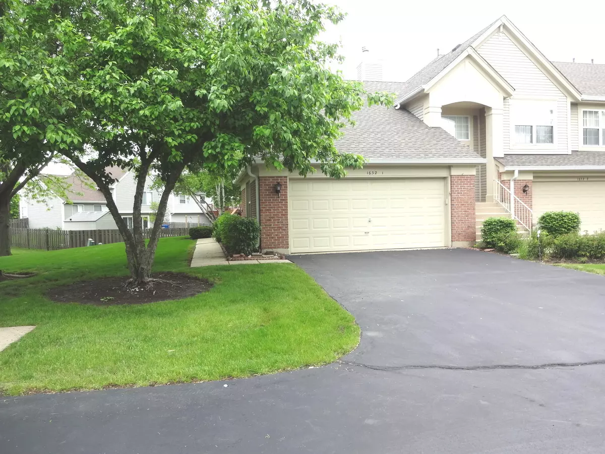 Bartlett, IL 60103,1632 Columbia CIR #1