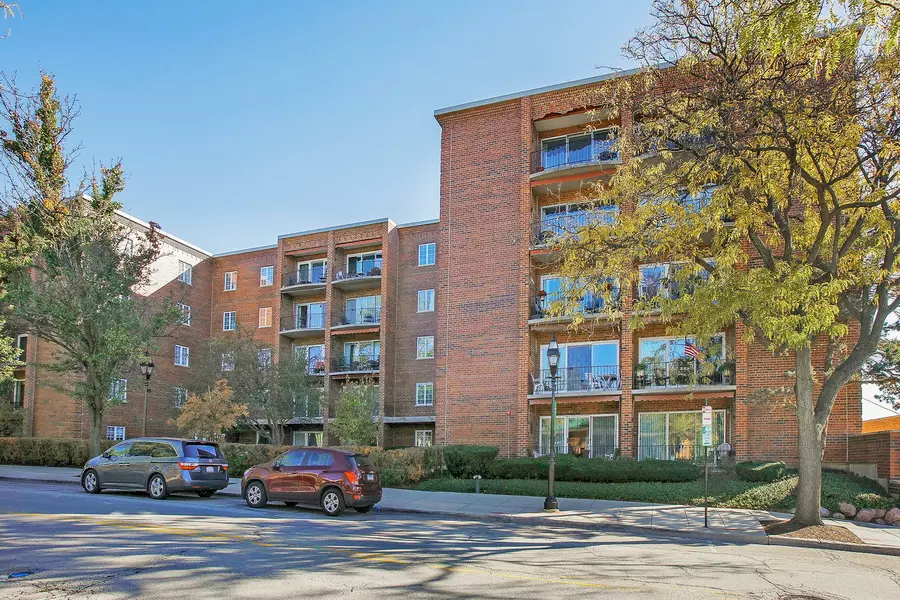 515 N Main ST #5BS, Glen Ellyn, IL 60137