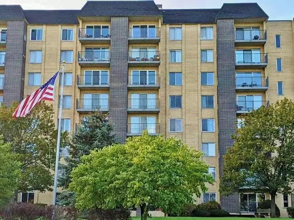 Downers Grove, IL 60515,5400 Walnut AVE #812