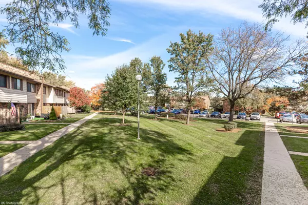 Downers Grove, IL 60516,7336 Winthrop WAY #5