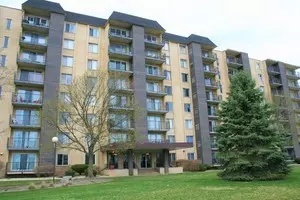 5400 Walnut AVE #512, Downers Grove, IL 60515