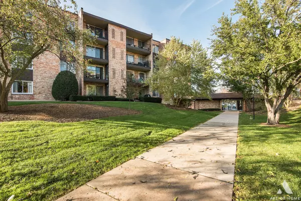 1101 S Hunt Club DR #304, Mount Prospect, IL 60056