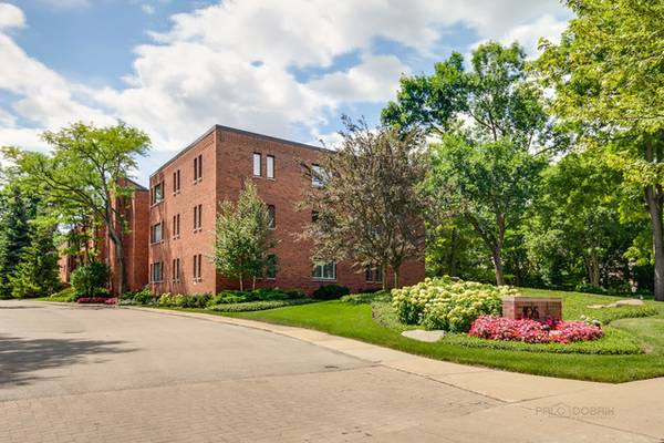 105 E Laurel AVE #303, Lake Forest, IL 60045